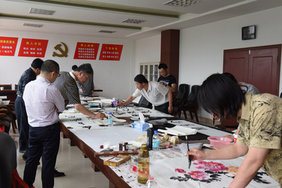 濰坊市文聯(lián)文藝志愿服務(wù)走進(jìn)安丘山區(qū)，點(diǎn)亮鄉(xiāng)村文藝創(chuàng)作之光